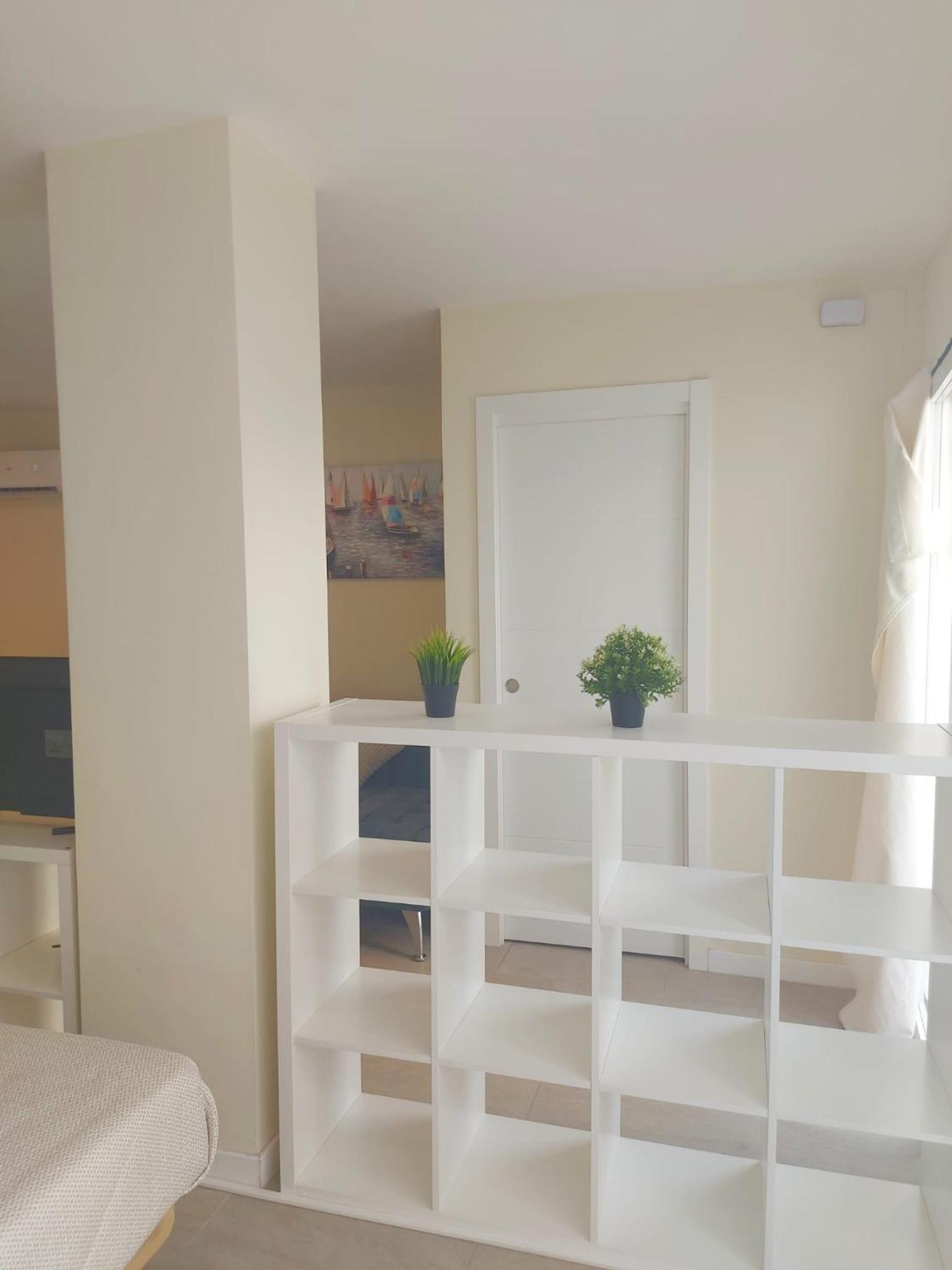 Estudio Luminoso En Puerto Marina بينالماذينا المظهر الخارجي الصورة