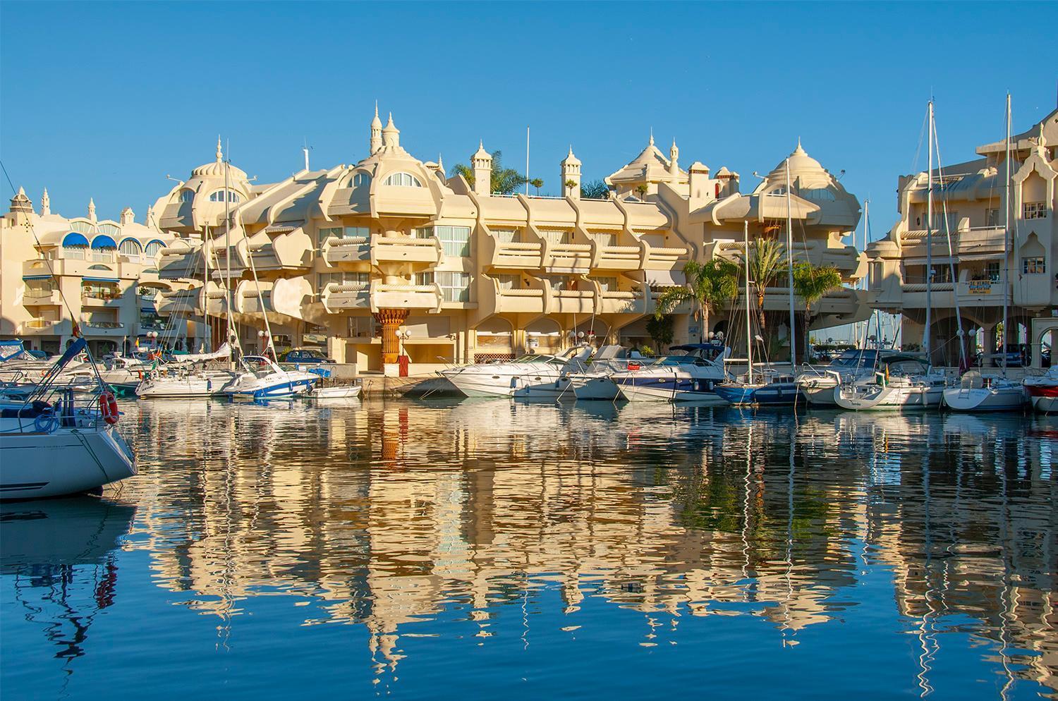 Estudio Luminoso En Puerto Marina بينالماذينا المظهر الخارجي الصورة